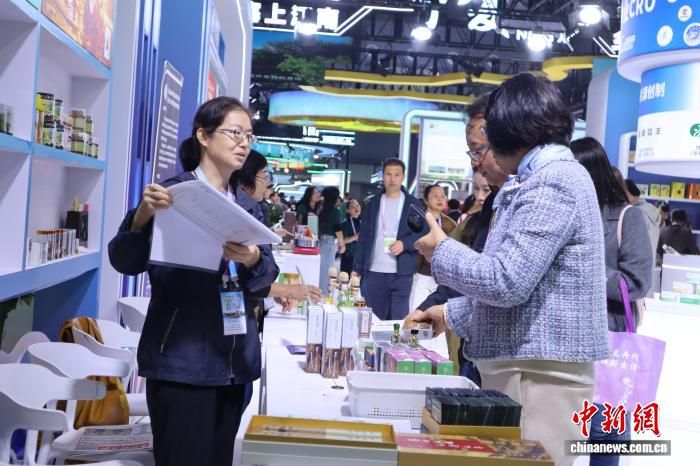10月25日,第三十三届中国杨凌农业高新科技成果博览会现场。 李一璠 摄 10月25日,第三十三届中国杨凌农业高新科技成果博览会现场。 李一璠 摄