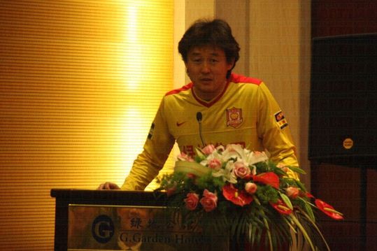 孙继海上台发言搞笑口误 盼新赛季成绩更上层