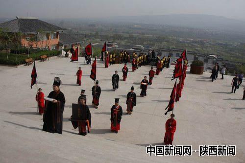 西安汉服爱好者清明祭祀汉文帝刘恒(图)