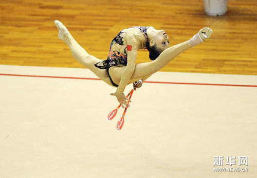 全国艺术体操赛<em>美女</em>如云 空中动作魅力十足(图