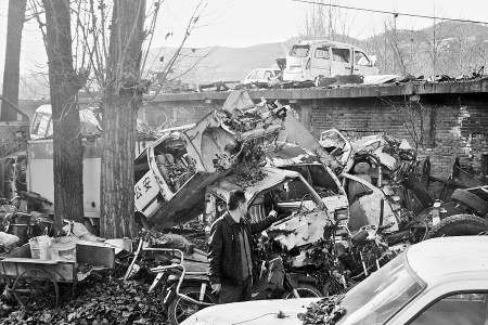 停车场内300辆事故车无人领 应收停车费已过百