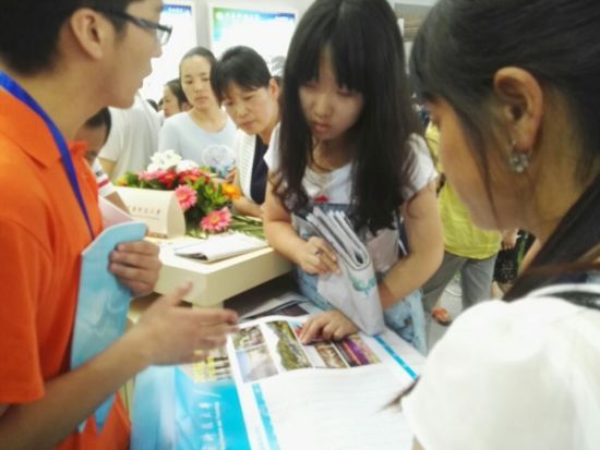 陕西高等教育博览会暨招生咨询会开幕 210多所