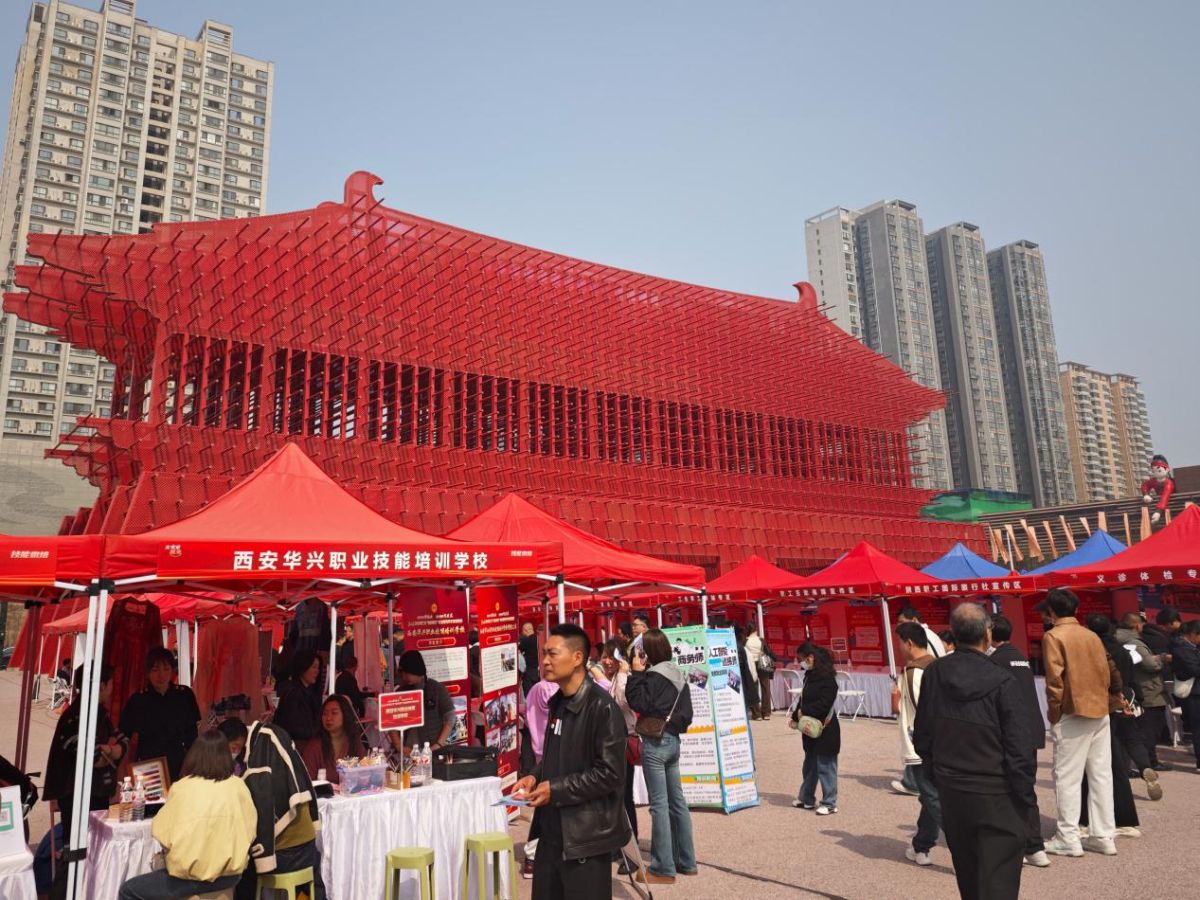 ͼΪ��Ƹ���ֳ�������Ұ ��