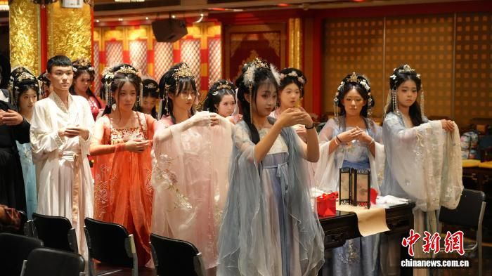 ͼΪѧԱ���������麺����(���췽��ͼ)